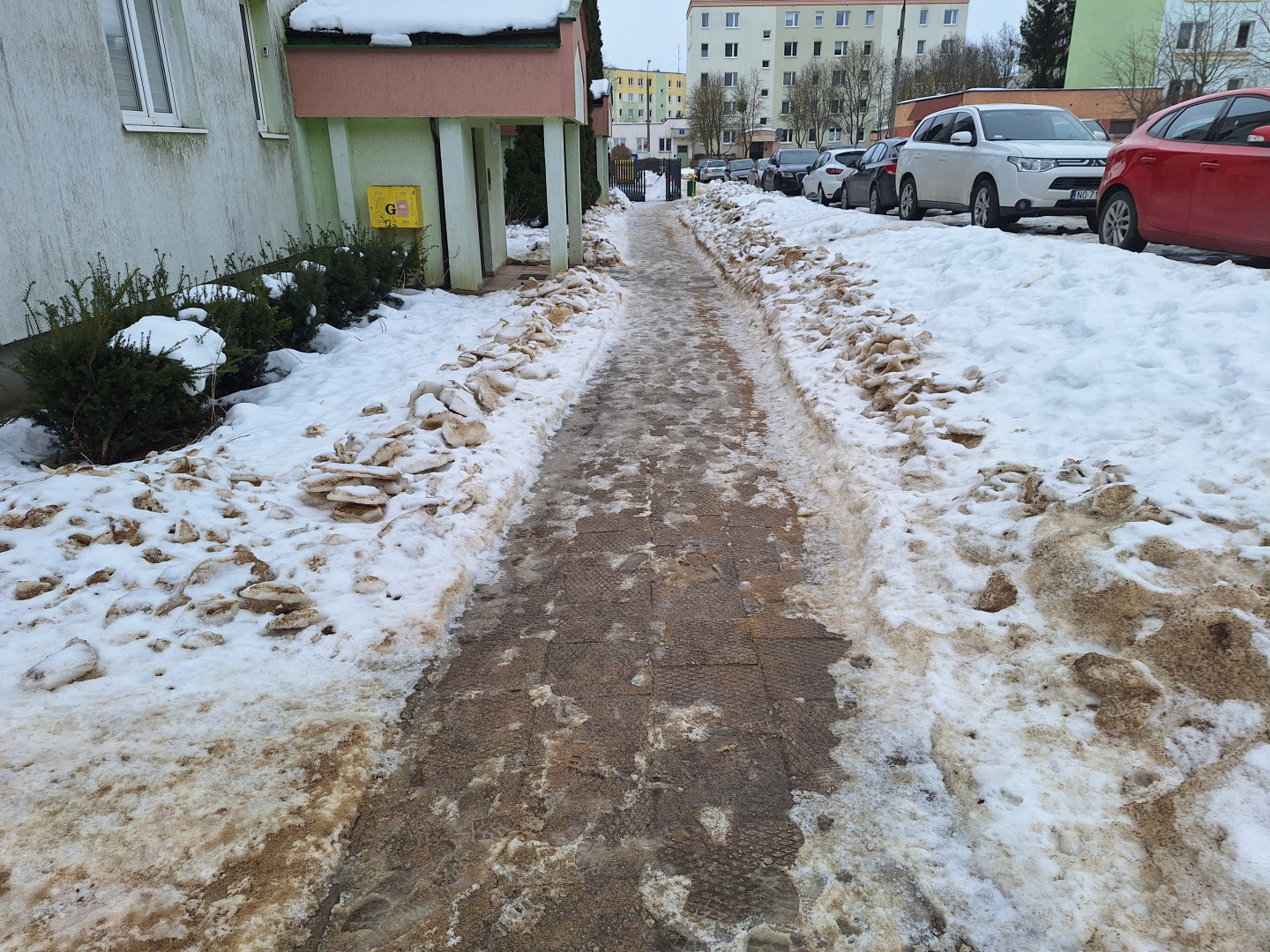 Obecna nawierzchnia chodnika w obrębie ulicy Stramkowskiej