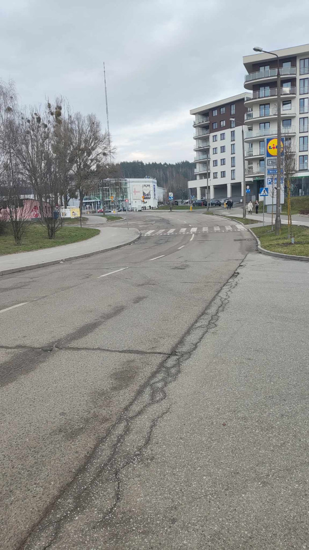 Ulica Barcza w kierunku Carrefour