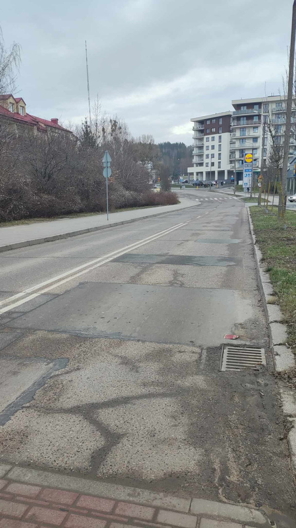 Ulica Barcza w kierunku Carrefour