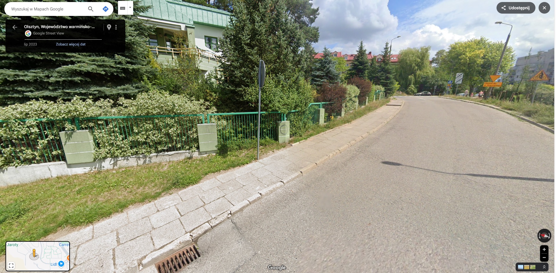 Chodnik przy ulicy Turowskiego