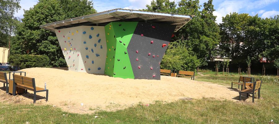 Istniejący boulder przy ul. Nad Jarem Istniejący boulder przy ul. Nad Jarem