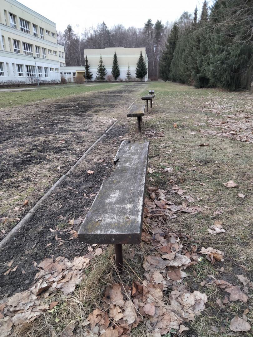 Ławki na boisku