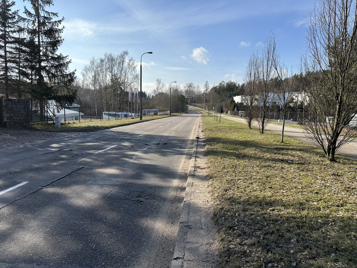 Kontynuacja naprawy nawierzchni ulicy Hozjusza punkt nowej i starej nawierzchni Kontynuacja naprawy nawierzchni ulicy Hozjusza punkt nowej i starej nawierzchni
